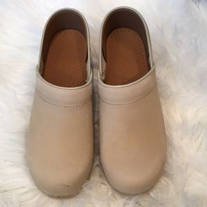 Light Tan Dansko Clogs